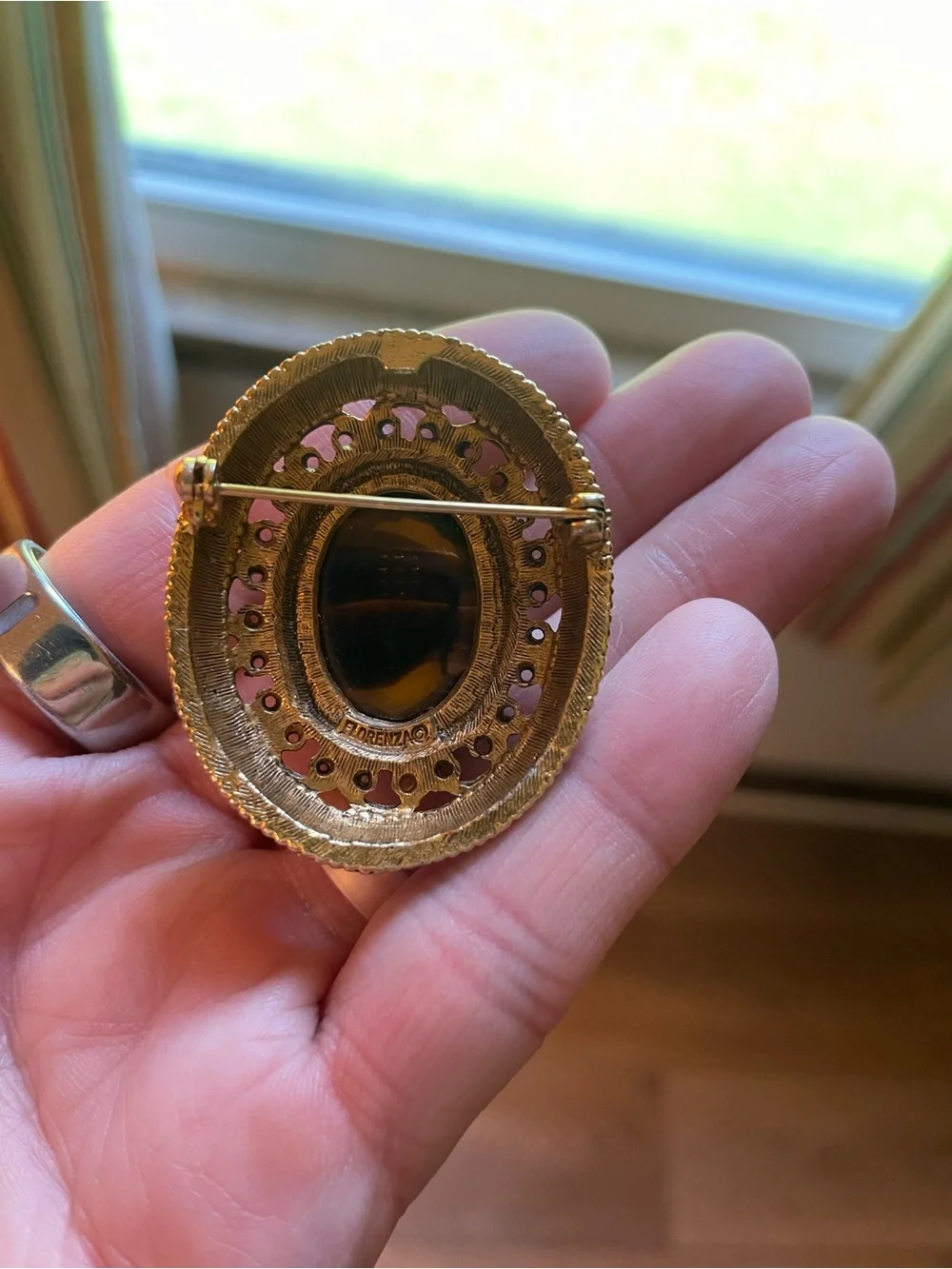Vintage-Style Gold Cameo Brooch with Brown Cameo - Florenza